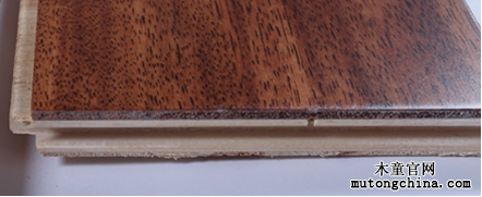 三層實(shí)木復(fù)合地板